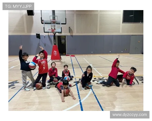 以篮球为纽带探索团队协作与个人奋斗精神的深层力量