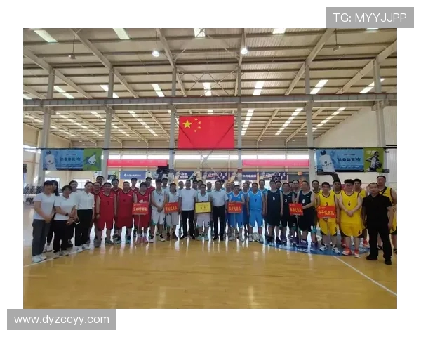 以篮球为纽带探讨团队合作精神与青春奋斗力量的深刻内涵