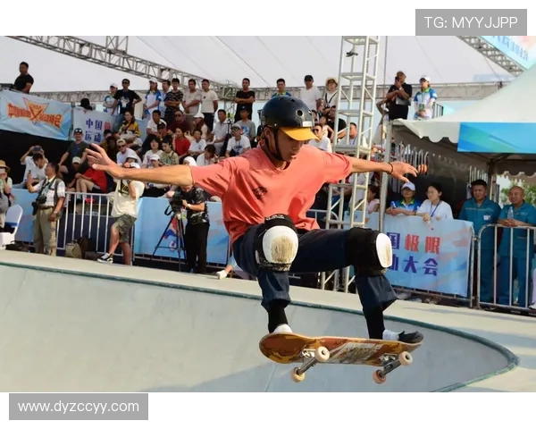 重庆极限运动队在滑板精英赛中的拼搏历程与荣耀时刻 重庆极限运动队在滑板精英赛中的拼搏历程与荣耀时刻