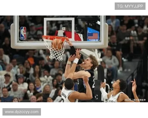 马刺鏖战爵士激烈对攻新星崛起球队重建格局再受关注 马刺鏖战爵士激烈对攻新星崛起球队重建格局再受关注