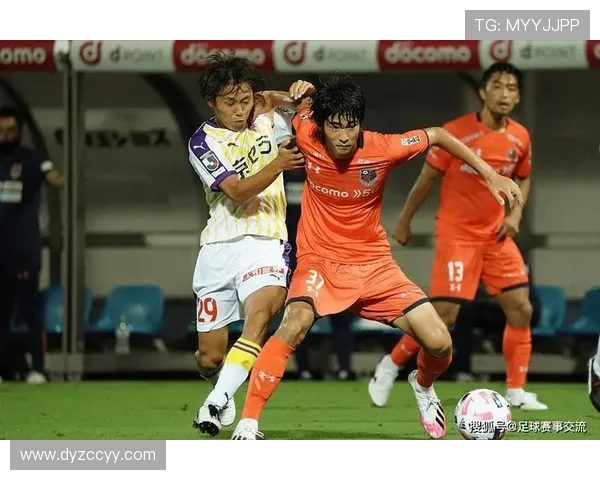 京都球队对决冈山绿鸡展现精彩足球盛宴引发球迷热情期待 京都球队对决冈山绿鸡展现精彩足球盛宴引发球迷热情期待